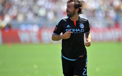 乐竞热评-C罗任意球击中门柱